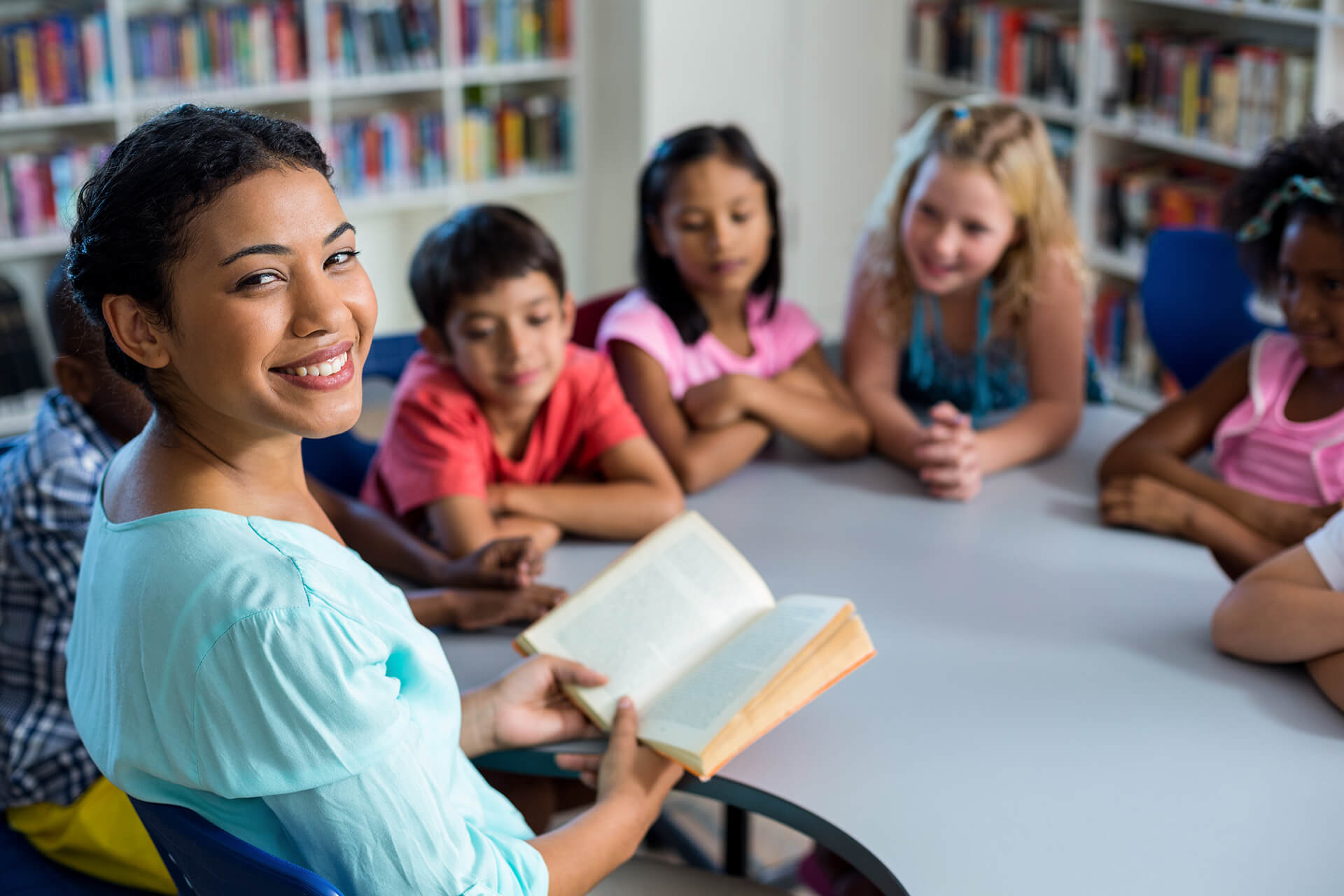 pupils-listening-to-their-teacher-reading-ZQ35V6H-1.jpg